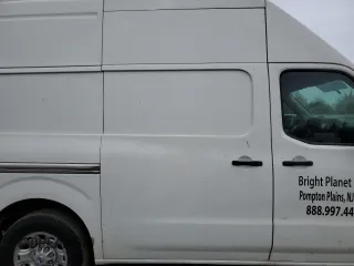 2021 Nissan NV Cargo SV z VIN 1N6BF0LY4MN805739, wystawiony jako Copart lot #51456534 z przebiegiem 121 928 mil mil oraz Szkoda całkowita • Salvage title. Historia ofert i sprzedaży dostępna na DreamBid. Obrazek 10.