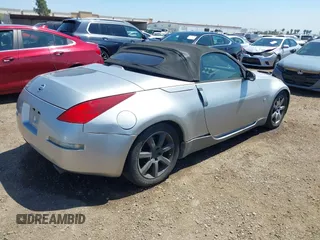 2005 Nissan 350Z Touring with VIN JN1AZ36A85M752320, listed as a IAAI auction lot 42001942 with 174,564 mi miles. Bid and sale history available at carsss.com. Image 4.