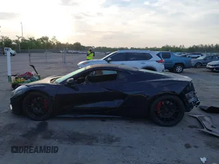 2023 Chevrolet Corvette 2LZ z VIN 1G1YE2D37P5601920, wystawiony jako IAAI lot #42228296 z przebiegiem 19 976 mil mil oraz . Historia ofert i sprzedaży dostępna na DreamBid. Obrazek 14.