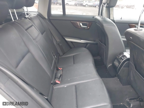 2014 Mercedes-Benz GLK-Class GLK 350 with VIN WDCGG8JB3EG268686, listed as a IAAI auction lot 42010890 with 134,085 mi miles. Bid and sale history available at carsss.com. Image 8.