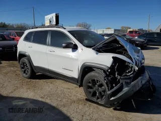 2018 Jeep Cherokee Trailhawk with VIN 1C4PJMBB1JD549783, listed as a Copart auction lot 77056883 with 84,404 mi miles and Non repairable. Bid and sale history available at DreamBid. Image 4.
