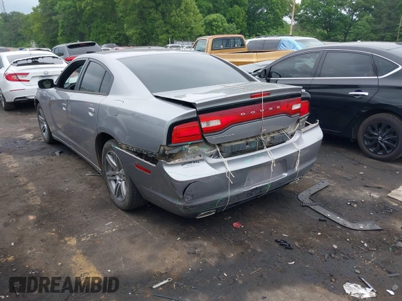 2013 Dodge Charger SE z VIN 2C3CDXBG2DH639121, wystawiony jako IAAI lot #42097775 z przebiegiem 240 743 mil mil oraz . Historia ofert i sprzedaży dostępna na DreamBid. Obrazek 3.