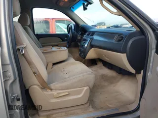 2007 Chevrolet Tahoe LS z VIN 1GNEC130X7R164139, wystawiony jako IAAI lot #42450827 z przebiegiem 232 144 mil mil oraz . Historia ofert i sprzedaży dostępna na DreamBid. Obrazek 5.