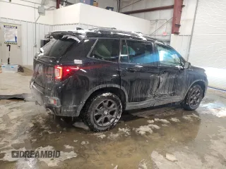2024 Honda Passport TrailSport z VIN 5FNYF8H67RB000522, wystawiony jako Copart lot #45747505 z przebiegiem 28 103 mil mil oraz Szkoda całkowita • Salvage title. Historia ofert i sprzedaży dostępna na DreamBid. Obrazek 3.