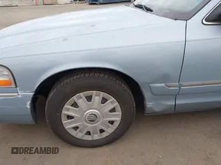 2005 Mercury Grand Marquis GS z VIN 2MEFM74W45X629662, wystawiony jako IAAI lot #42075152 z przebiegiem 65 941 mil mil oraz . Historia ofert i sprzedaży dostępna na DreamBid. Obrazek 6.