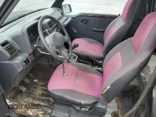 1993 Geo Tracker z VIN 2CNBE18U6P6927170, wystawiony jako Copart lot #48283925 z przebiegiem 178 293 mil mil oraz Tytuł czysty. Historia ofert i sprzedaży dostępna na DreamBid. Obrazek 7.