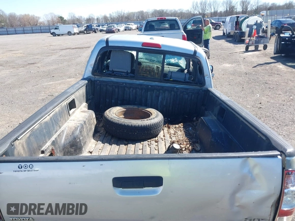 2010 Toyota Tacoma z VIN 5TETX4CNXAZ723380, wystawiony jako IAAI lot #41771322 z przebiegiem Nie podano mil oraz . Historia ofert i sprzedaży dostępna na DreamBid. Obrazek 17.