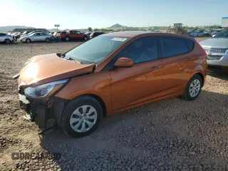 2016 Hyundai Accent SE z VIN KMHCT5AE3GU293905, wystawiony jako Copart lot #57470795 z przebiegiem 76 815 mil mil oraz Szkoda całkowita • Salvage title. Historia ofert i sprzedaży dostępna na DreamBid. Obrazek 1.