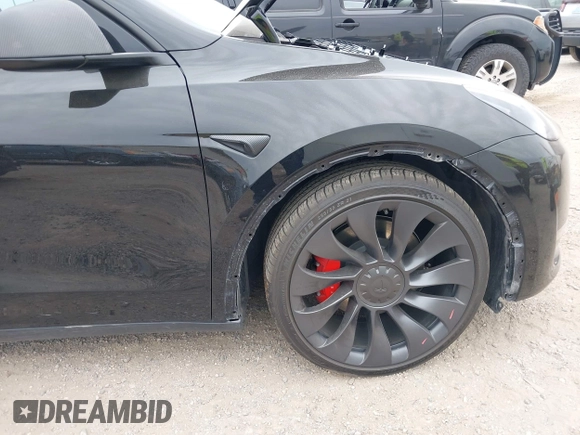2024 Tesla Model Y Performance z VIN 7SAYGDEF7RA267752, wystawiony jako IAAI lot #42126456 z przebiegiem 21 216 mil mil oraz . Historia ofert i sprzedaży dostępna na DreamBid. Obrazek 6.
