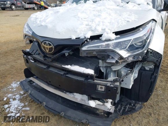 2019 Toyota C-HR XLE with VIN NMTKHMBX9KR075751, listed as a IAAI auction lot 41306015 with 29,078 mi miles. Bid and sale history available at carsss.com. Image 6.