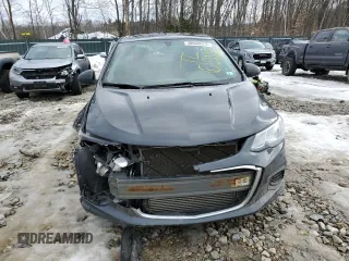2019 Chevrolet Sonic LS z VIN 1G1JB5SB9K4135606, wystawiony jako Copart lot #38808073 z przebiegiem 77 218 mil mil oraz . Historia ofert i sprzedaży dostępna na DreamBid. Obrazek 5.