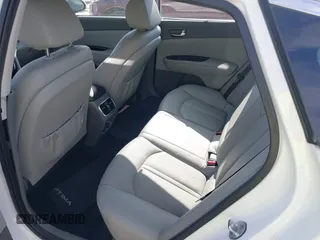 2016 Kia Optima EX z VIN 5XXGU4L31GG064220, wystawiony jako IAAI lot #39443639 z przebiegiem 98 808 mil mil oraz . Historia ofert i sprzedaży dostępna na DreamBid. Obrazek 8.