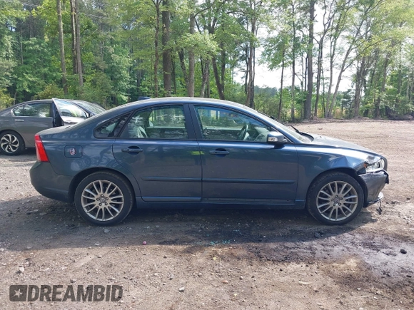 2010 Volvo S40 с VIN YV1390MS9A2490226, выставлен на аукционе IAAI как лот 42234235 с пробегом 111 765 миль миль и . История ставок и продаж доступна на DreamBid. Изображение 12.