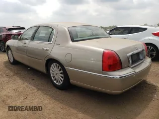 2005 Lincoln Town Car Signature z VIN 1LNHM81W25Y666645, wystawiony jako Copart lot #56103945 z przebiegiem 168 883 mil mil oraz Czysty tytuł • Clean title. Historia ofert i sprzedaży dostępna na DreamBid. Obrazek 2.