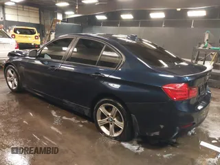 2015 BMW 3 Series 328i xDrive z VIN WBA3B5C51FP654322, wystawiony jako IAAI lot #41675405 z przebiegiem 108 798 mil mil oraz . Historia ofert i sprzedaży dostępna na DreamBid. Obrazek 3.