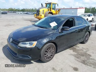 2013 Volkswagen Jetta SE z VIN 3VWDP7AJ6DM406961, wystawiony jako IAAI lot #42107384 z przebiegiem 132 547 mil mil oraz . Historia ofert i sprzedaży dostępna na DreamBid. Obrazek 18.