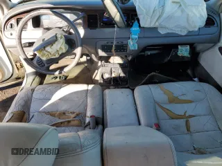 1999 Lincoln Town Car Signature z VIN 1LNHM82W9XY692757, wystawiony jako Copart lot #58091935 z przebiegiem 165 635 mil mil oraz Szkoda całkowita • Salvage title. Historia ofert i sprzedaży dostępna na DreamBid. Obrazek 8.