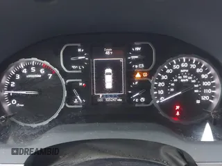 2018 Toyota Tundra SR5 z VIN 5TFDW5F16JX752629, wystawiony jako IAAI lot #41546196 z przebiegiem 105 247 mil mil oraz . Historia ofert i sprzedaży dostępna na DreamBid. Obrazek 16.