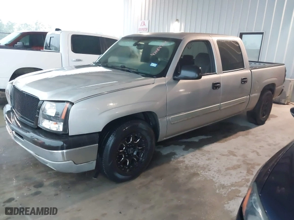 2004 Chevrolet Silverado 1500 Crew Cab LS with VIN 2GCEC13TX41390981, listed as a IAAI auction lot 42084772 with 108,207 mi miles. Bid and sale history available at carsss.com. Image 2.