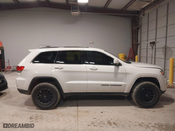 2018 Jeep Grand Cherokee Laredo E with VIN 1C4RJFAG0JC105804, listed as a IAAI auction lot 41587036 with 107,601 mi miles. Bid and sale history available at carsss.com. Image 13.