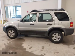 2004 Ford Escape XLT with VIN 1FMYU93164KB05521, listed as a IAAI auction lot 41723219 with 246,369 mi miles. Bid and sale history available at carsss.com. Image 14.