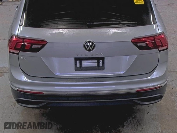 2024 Volkswagen Tiguan SE z VIN 3VV3B7AX5RM084940, wystawiony jako IAAI lot #42731231 z przebiegiem 19 747 mil mil oraz . Historia ofert i sprzedaży dostępna na DreamBid. Obrazek 6.
