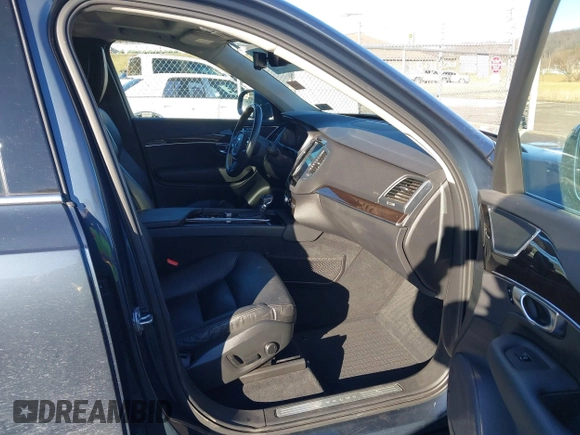 2019 Volvo XC90 Momentum with VIN YV4A22PK6K1495557, listed as a IAAI auction lot 41053269 with 58,828 mi miles. Bid and sale history available at carsss.com. Image 5.