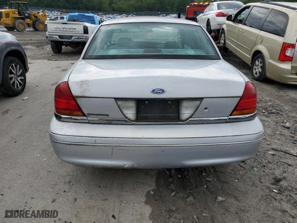 2000 Ford Crown Victoria with VIN 2FAFP73W6YX117101, listed as a Copart auction lot 66004304 with 124,011 mi miles and Clean Title. Bid and sale history available at carsss.com. Image 6.
