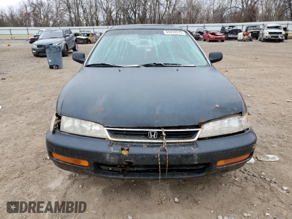 1996 Honda Accord EX with VIN 1HGCD5658TA082741, listed as a Copart auction lot 44439315 with 143,769 mi miles and Clean Title. Bid and sale history available at DreamBid. Image 5.