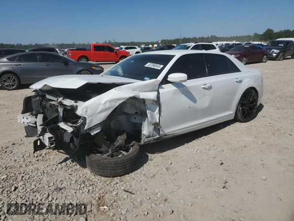 2021 Chrysler 300 S z VIN 2C3CCABG4MH554460, wystawiony jako Copart lot #52390045 z przebiegiem 80 866 mil mil oraz Szkoda całkowita • Salvage title. Historia ofert i sprzedaży dostępna na DreamBid. Obrazek 1.