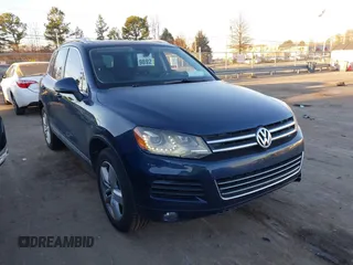 2013 Volkswagen Touareg Exec z VIN WVGEF9BP8DD010837, wystawiony jako IAAI lot #41296261 z przebiegiem 177 620 mil mil oraz . Historia ofert i sprzedaży dostępna na DreamBid. Obrazek 1.