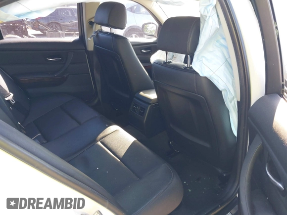 2011 BMW 3 Series 328i xDrive с VIN WBAPK5C53BA661805, выставлен на аукционе IAAI как лот 42299271 с пробегом 129 701 миль миль и . История ставок и продаж доступна на DreamBid. Изображение 8.