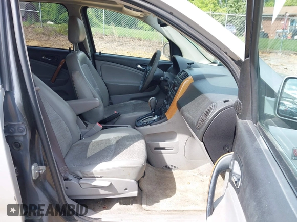 2007 Saturn VUE V6 z VIN 5GZCZ63477S866943, wystawiony jako IAAI lot #42325038 z przebiegiem 203 252 mil mil oraz . Historia ofert i sprzedaży dostępna na DreamBid. Obrazek 5.