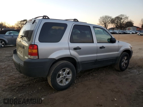 2005 Ford Escape XLT z VIN 1FMCU03105DA26437, wystawiony jako Copart lot #88803995 z przebiegiem 223 095 mil mil oraz Szkoda całkowita • Salvage title. Historia ofert i sprzedaży dostępna na DreamBid. Obrazek 3.