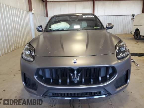 2023 Maserati Grecale Modena z VIN ZN682AVM3P7440115, wystawiony jako Copart lot #54240145 z przebiegiem Nie podano mil oraz Szkoda całkowita • Salvage title. Historia ofert i sprzedaży dostępna na DreamBid. Obrazek 5.