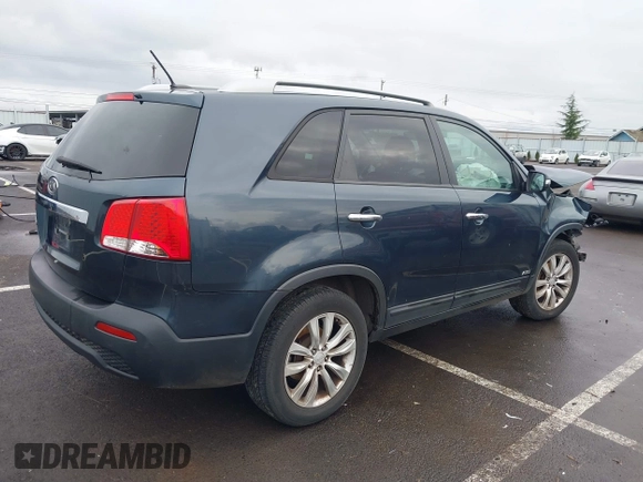2011 Kia Sorento LX with VIN 5XYKTDA2XBG078239, listed as a IAAI auction lot 41474123 with 198,978 mi miles. Bid and sale history available at carsss.com. Image 4.