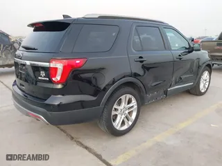 2016 Ford Explorer XLT with VIN 1FM5K7D82GGA84926, listed as a IAAI auction lot 41824920 with 121,702 mi miles. Bid and sale history available at carsss.com. Image 4.