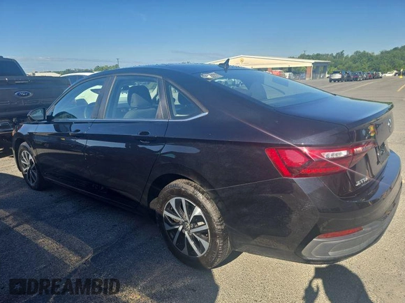 2024 Volkswagen Jetta S z VIN 3VW5M7BUXRM054755, wystawiony jako IAAI lot #42808965 z przebiegiem 23 995 mil mil oraz . Historia ofert i sprzedaży dostępna na DreamBid. Obrazek 14.