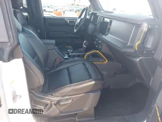 2024 Ford Bronco Badlands z VIN 1FMEE9BP5RLA09693, wystawiony jako IAAI lot #42146875 z przebiegiem 5 806 mil mil oraz . Historia ofert i sprzedaży dostępna na DreamBid. Obrazek 5.