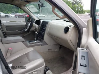 2007 Ford Explorer XLT z VIN 1FMEU73817UA64809, wystawiony jako IAAI lot #42493762 z przebiegiem 273 258 mil mil oraz . Historia ofert i sprzedaży dostępna na DreamBid. Obrazek 5.
