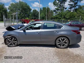 2017 Nissan Altima SV z VIN 1N4AL3AP2HC489509, wystawiony jako IAAI lot #42651575 z przebiegiem 138 361 mil mil oraz . Historia ofert i sprzedaży dostępna na DreamBid. Obrazek 14.