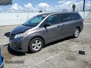 2014 Toyota Sienna L z VIN 5TDZK3DC0ES409479, wystawiony jako Copart lot #51643485 z przebiegiem 119 709 mil mil oraz Szkoda całkowita • Salvage title. Historia ofert i sprzedaży dostępna na DreamBid. Obrazek 1.