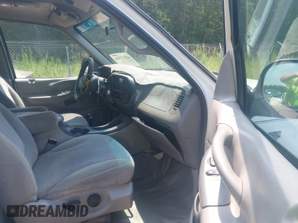1998 Ford Expedition XLT with VIN 1FMRU176XWLB98732, listed as a IAAI auction lot 42593540 with 201,655 mi miles and . Bid and sale history available at DreamBid. Image 5.