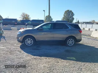2018 Chevrolet Equinox LT z VIN 3GNAXSEV7JS621706, wystawiony jako IAAI lot #40760827 z przebiegiem 36 051 mil mil oraz . Historia ofert i sprzedaży dostępna na DreamBid. Obrazek 14.