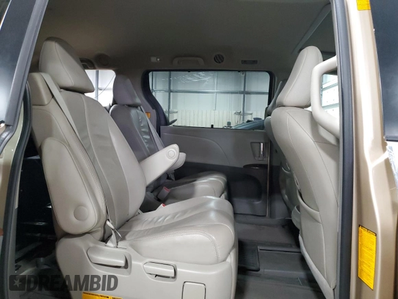 2013 Toyota Sienna XLE z VIN 5TDDK3DCXDS054751, wystawiony jako Copart lot #54004715 z przebiegiem 72 627 mil mil oraz Szkoda całkowita • Salvage title. Historia ofert i sprzedaży dostępna na DreamBid. Obrazek 11.