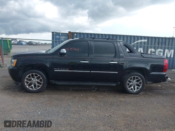 2012 Chevrolet Avalanche LTZ with VIN 3GNTKGE79CG182469, listed as a IAAI auction lot 42679724 with 306,624 mi miles and . Bid and sale history available at DreamBid. Image 14.