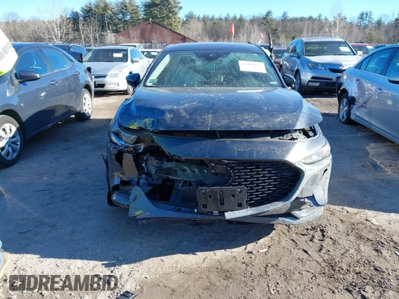 2022 Mazda 3 Carbon Edition z VIN 3MZBPACL4NM309701, wystawiony jako IAAI lot #41419875 z przebiegiem 23 819 mil mil oraz . Historia ofert i sprzedaży dostępna na DreamBid. Obrazek 6.