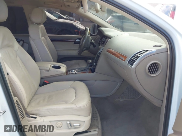 2015 Audi Q7 Premium Plus z VIN WA1LGAFE6FD028835, wystawiony jako IAAI lot #42358725 z przebiegiem 107 075 mil mil oraz . Historia ofert i sprzedaży dostępna na DreamBid. Obrazek 5.