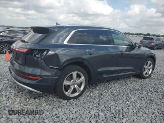 2019 Audi e-tron Premium Plus z VIN WA1LAAGE8KB024694, wystawiony jako Copart lot #54429195 z przebiegiem 46 534 mil mil oraz Szkoda całkowita • Salvage title. Historia ofert i sprzedaży dostępna na DreamBid. Obrazek 3.