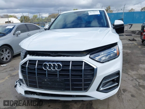 2021 Audi Q5 Premium Plus with VIN WA1BAAFY4M2005294, listed as a IAAI auction lot 41740675 with 34,166 mi miles. Bid and sale history available at carsss.com. Image 13.